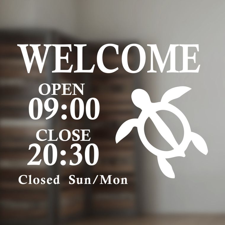 店舗ガラスに貼られたWELCOMEサインの施工例